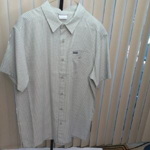 Columbia Green Casual Button Down Shirt